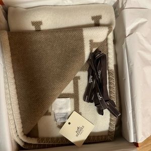 Hermes Avalon Baby Blanket in box